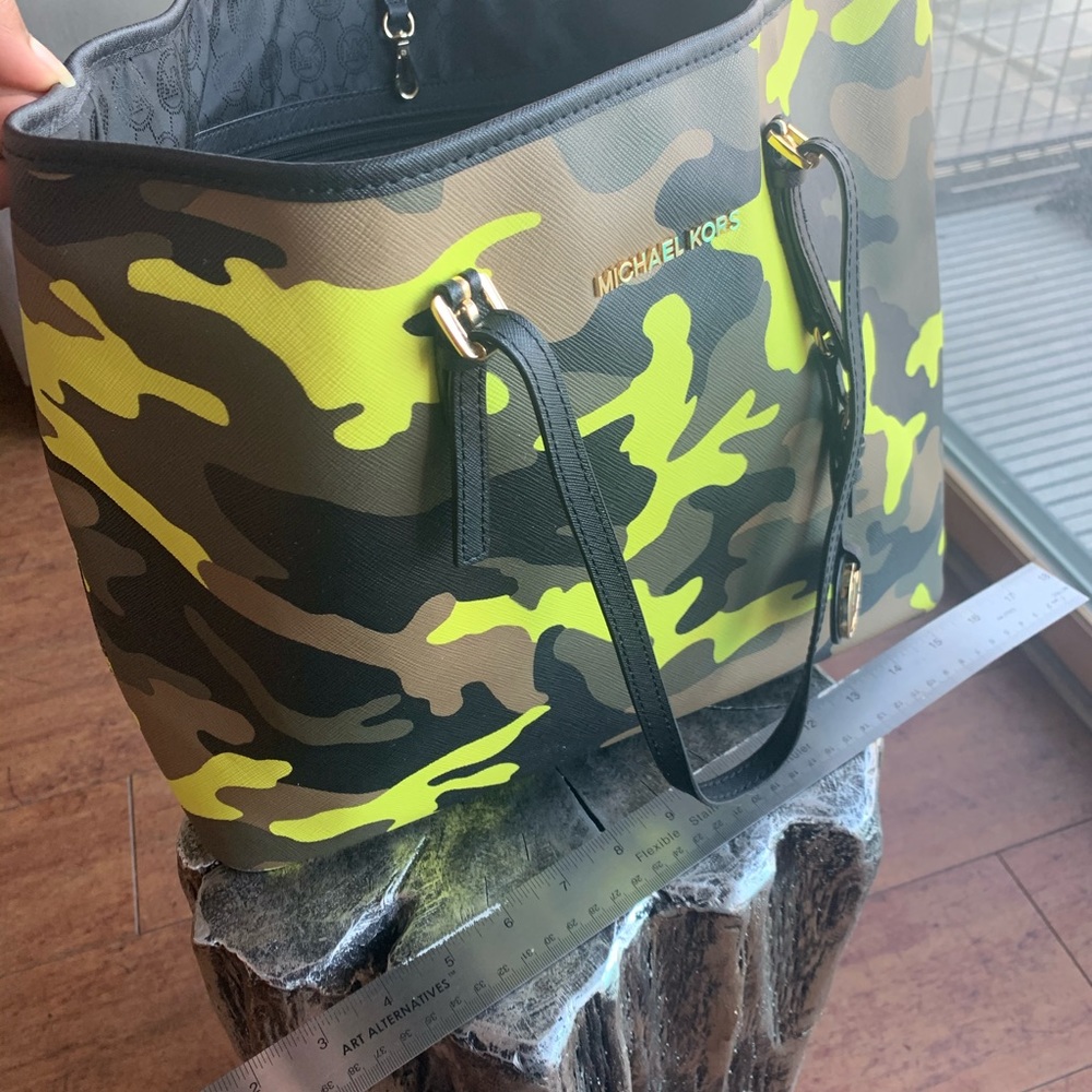 Micheal Kors Army Green Bag